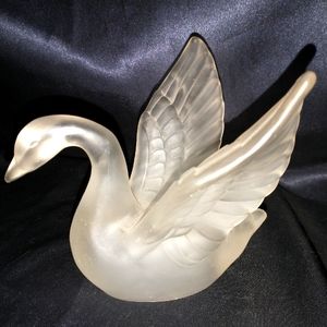 SALE..........Beautiful  Lenox Swan